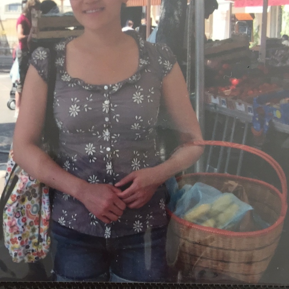 RW & Co. Embroidered floral daisy button down top